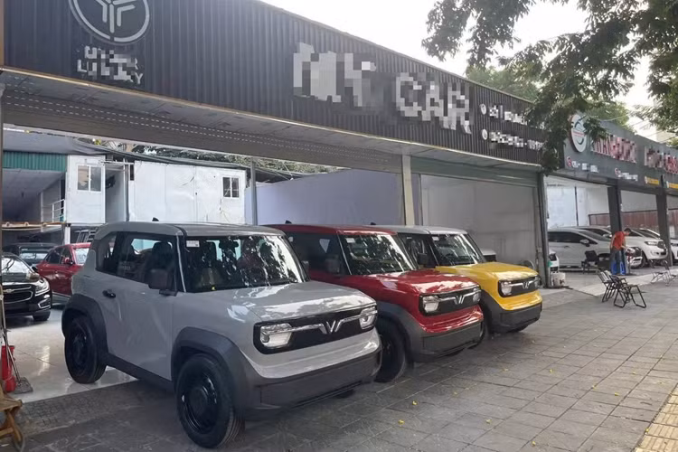  VinFast VF3 tại Việt Nam đang là một trong những mẫu xe "hot" nhất thị trường ôtô hiện nay với 27.649 đơn đặt cọc chỉ trong 66 giờ mở bán đầu tiên. Được biết, lượng đơn đặt hàng mẫu mini car điện này đã vượt qua mốc 30.000 xe từ khá lâu. 