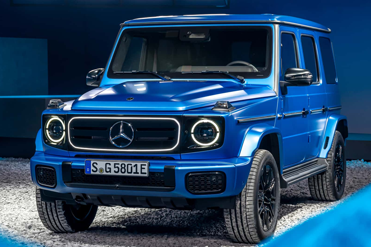 Tính năng này không chỉ khiến G580 nhìn rất ngoạn mục mà còn hữu ích khi lái xe vượt địa hình khó, chẳng hạn như khi gặp chướng ngại vật không thể vượt qua ở phía trước, thay vì lùi xe có thể gây nguy hiểm, giờ đây người lái chỉ việc cho G580 xoay về hướng ngược lại và lái thẳng thoát đi dễ dàng.