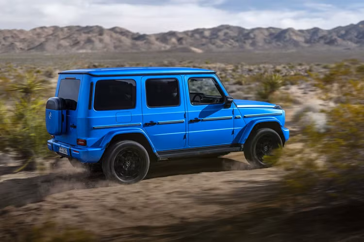 Xe có khả năng di chuyển tối đa khoảng 434 – 473 km cho một chu kỳ sạc. Với trạm sạc nhanh DC, xe mất khoảng 32 phút để sạc đầy pin, hoặc từ 12 – 13 tiếng đối với nguồn AC 3 pha (11 kW).