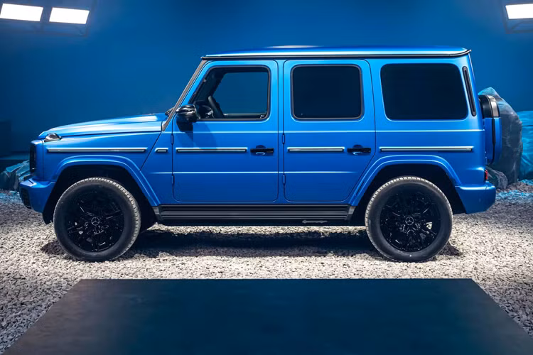 G-TURN được khởi động khi người lái giữ vô lăng, nhả bàn đạp phanh và nhấn bàn đạp ga. Sau khi xe hoàn thành hai vòng quay, G-TURN sẽ tự động ngắt. Người lái cũng có thể hủy chức năng này theo cách thủ công bất cứ lúc nào bằng cách nhả lẫy chuyển số trên vô-lăng hoặc nhả bàn đạp ga.