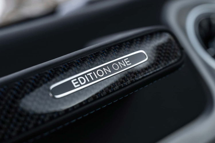 Thay thế cho vị trí treo bánh dự phòng là hộp dụng cụ “Design Box” được thiết kế nhỏ gọn, phù hợp với không gian đô thị. Người dùng có thể sử dụng để chứa các vật dụng nhỏ như cáp sạc, dây xích bánh xe mùa đông… Đặc biệt, G580 thuần điện còn có khe gió trên vòm bánh sau, giúp giảm hiện tượng không khí nhiễu động.