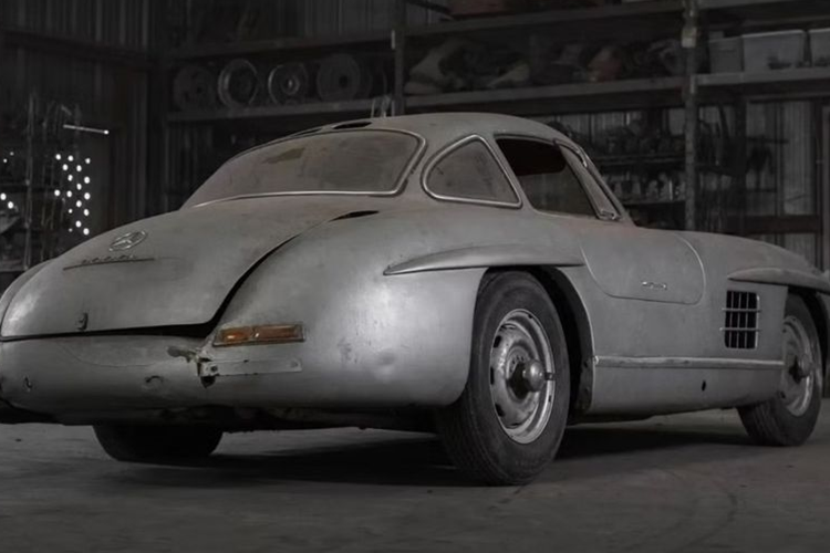 Ngoài ra, phiên bản thân nhôm này cũng nhẹ hơn khoảng 95 – 106 kg. Với khối động cơ này, xe đạt tốc độ tối đa 225km/h và thời gian tăng tốc từ 0-97km/h là 7,7 giây.