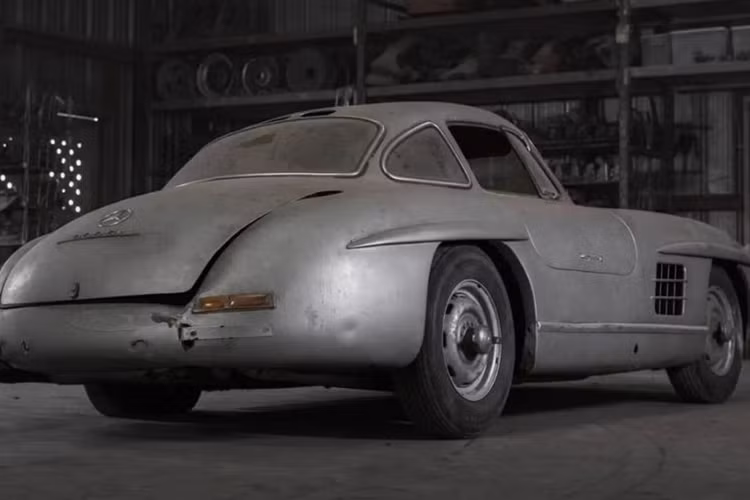 Ngoài ra, phiên bản thân nhôm này cũng nhẹ hơn khoảng 95 – 106 kg. Với khối động cơ này, xe đạt tốc độ tối đa 225km/h và thời gian tăng tốc từ 0-97km/h là 7,7 giây.