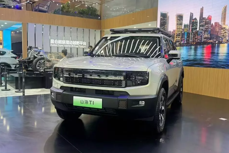 Được biết, mẫu xe SUV Jetour Shanhai T1 được định vị dưới Shanhai T2, xe đã ra mắt tại triển lãm ô tô Bắc Kinh 2024 vào tháng 4 và dự kiến sẽ chính thức ra mắt vào quý 4 năm nay. Để tham khảo, Shanhai T2 có mức giá từ 179.900 - 209.900 nhân dân tệ (khoảng 24.800 - 29.000 đô la Mỹ).