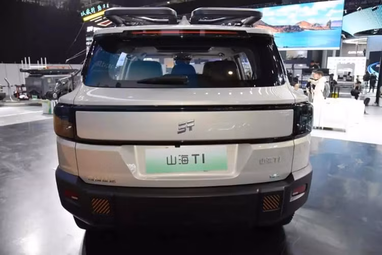 Theo thương hiệu, dòng sản phẩm Shanhai bao gồm SUV địa hình hạng nhẹ, SUV địa hình hạng nặng và xe bán tải. Đồng thời, cần đề cập rằng, ngoài bản plug-in hybrid ra, Shanhai T1 cũng sẽ có phiên bản chạy bằng xăng, có tên mã nội bộ là TL hoặc "Liberator", và có thể sử dụng cùng động cơ 1.5T/2.0T như Jetour Traveller, kết hợp với hộp số DCT 7 cấp hoặc 8AT.