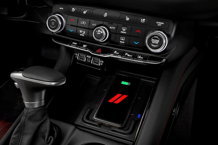 Khả năng tăng tốc từ 0-100 km/h trong 4,4 giây. Để tôn vinh sự thành công của động cơ V8 HEMI, Dodge đã xác nhận rằng phiên bản đặc biệt khác sẽ được ra mắt trong tương lai, ít nhất một phiên bản dựa trên Durango SRT Hellcat.