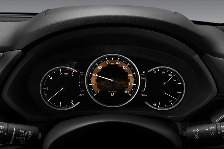 Về trang bị vận hành, Mazda CX-8 2025 vẫn sử dụng động cơ SkyActiv-G 2.5L, sản sinh công suất 188 mã lực tại 6.000 vòng/phút và mô-men xoắn cực đại 252 Nm tại 4.000 vòng/phút. Hộp số tự động 6 cấp, đi kèm là hệ dẫn động cầu trước hoặc bốn bánh tùy từng phiên bản.