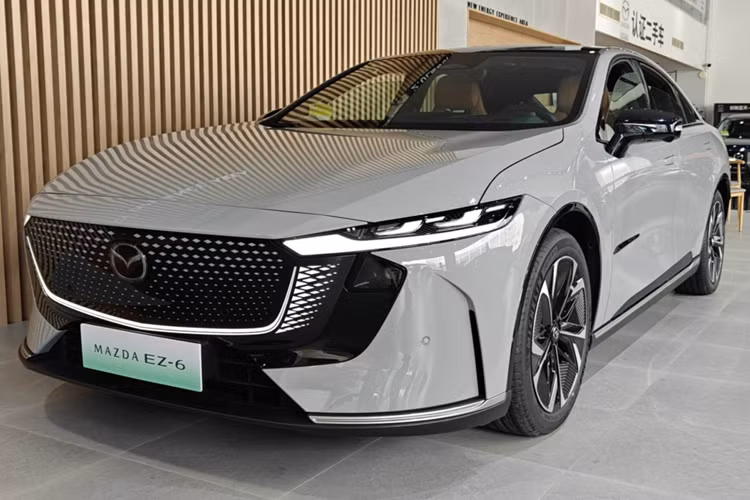 Thành tích này đưa doanh số Mazda EZ-6 trở thành mẫu xe cao thứ ba trong nhóm sedan năng lượng mới cỡ trung của liên doanh tại thị trường Trung Quốc. Để đáp ứng nhu cầu thị trường, hãng vừa quyết định gia tăng công suất tại nhà máy Nam Kinh.