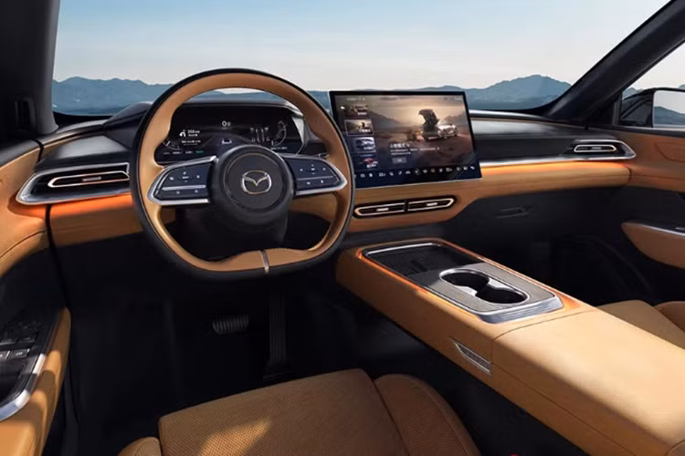 Thiết kế Mazda EZ-6 vẫn tuân theo ngôn ngữ thiết kế Kodo đặc trưng của Mazda nhưng được tinh chỉnh để phù hợp hơn với các đặc trưng của xe điện. Bên trong cabin, Mazda EZ-6 sở hữu không gian nội thất hiện đại, tập trung vào sự thoải mái và công nghệ.