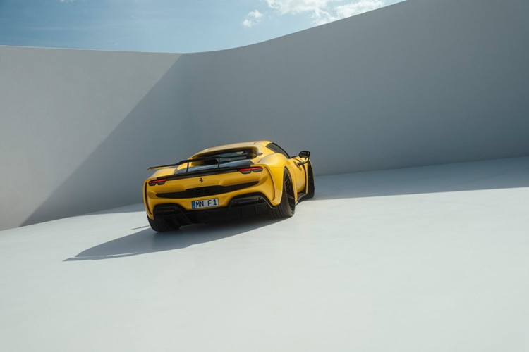 Novitec không can thiệp đến khối động cơ V6 tăng áp kép 2,9 lít và động cơ điện của xe. Tuy nhiên, xe cũng được trang bị hệ thống xả với bộ ống xả hiệu suất cao, nâng tổng công suất lên tới 856 mã lực. Khách hàng có thể lựa chọn giữa ống xả bằng thép không gỉ hoặc phiên bản Inconel mạ vàng. Mức giá gói độ Ferrari 296 GTB hiện chưa công bố.