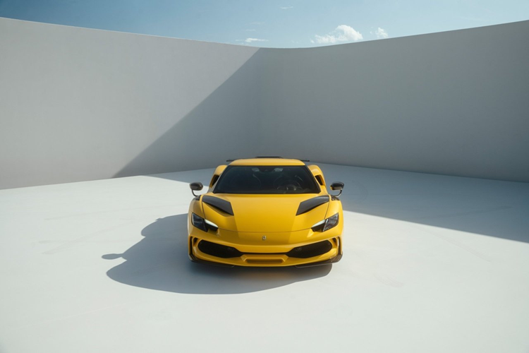 Chính vì vậy, dòng N-Largo của Novitec mới đây đã có thêm bản nâng cấp cho chính mẫu Ferrari 296 này với sự khác biệt lớn về ngoại thất, thân xe được mở rộng nhằm tăng thêm phần bề thế, dữ dằn cho chiếc siêu xe Ý.