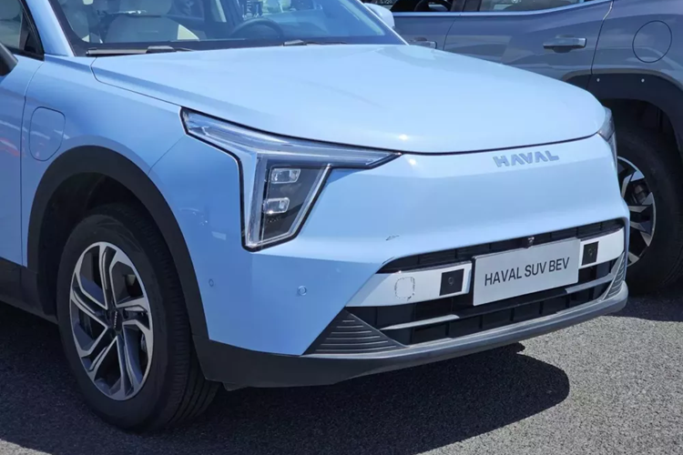 Hiện mẫu SUV điện cỡ B của Haval chưa có tên gọi chính thức. Thay vào đó, Haval chỉ gọi mẫu xe này là SUV BEV. Haval chưa công bố nhiều thông tin liên quan đến SUV BEV mới. Chỉ biết rằng, xe sẽ bán ở thị trường Thái Lan trong thời gian tới.