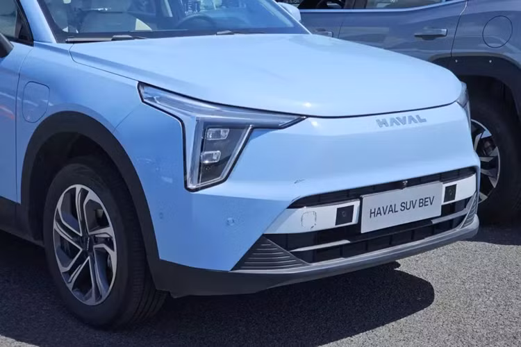 Hiện mẫu SUV điện cỡ B của Haval chưa có tên gọi chính thức. Thay vào đó, Haval chỉ gọi mẫu xe này là SUV BEV. Haval chưa công bố nhiều thông tin liên quan đến SUV BEV mới. Chỉ biết rằng, xe sẽ bán ở thị trường Thái Lan trong thời gian tới.