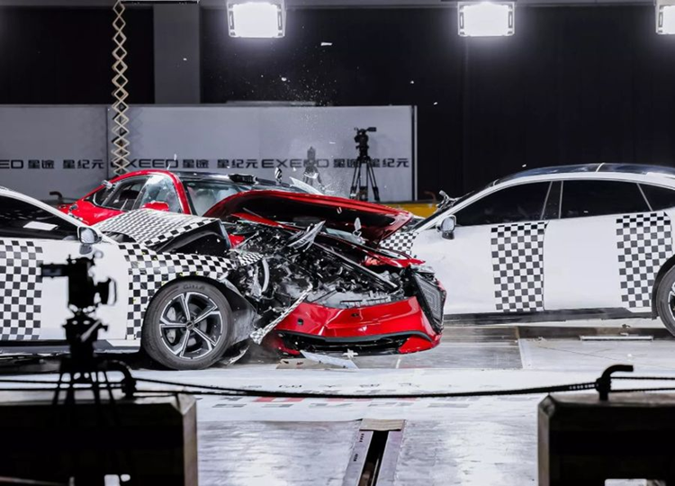 Chery dung 3 chiec Exeed Sterra ES “huc nhau” thu do an toan