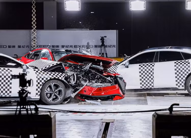 Chery dung 3 chiec Exeed Sterra ES “huc nhau” thu do an toan