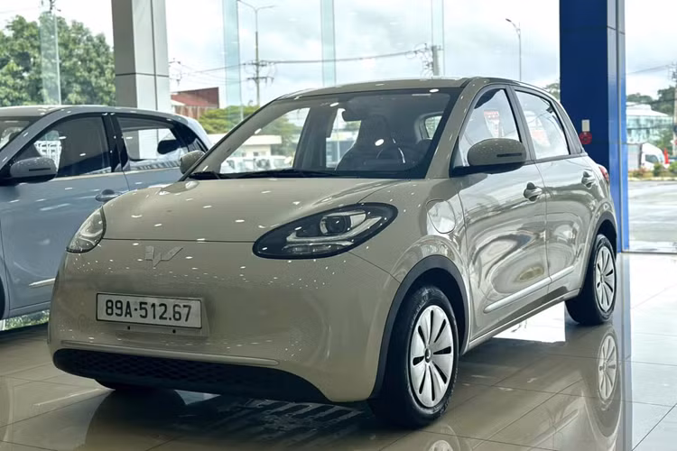 Ngoài ra, giá xe Wuling Bingo dự kiến sẽ không thấp như Wuling Mini EV khi được dự đoán khoảng trên dưới 600 triệu tại Việt Nam. Tại các nước ASEAN, phiên bản tiêu chuẩn với quãng đường di chuyển 333 km đang có giá dao động từ 540 – 580 triệu đồng.