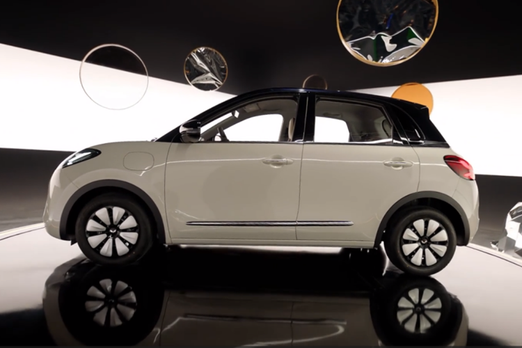 Tương tự nhiều hãng ôtô điện vừa ra mắt gần đây, TMT Motors cũng KHÔNG xây dựng hạ tầng trạm sạc như VinFast. Đây sẽ là hạn chế không nhỏ của các chủ xe Wuling vì số lượng trạm và trụ sạc công cộng được cung cấp bởi bên thứ 3 vẫn còn khá ít.