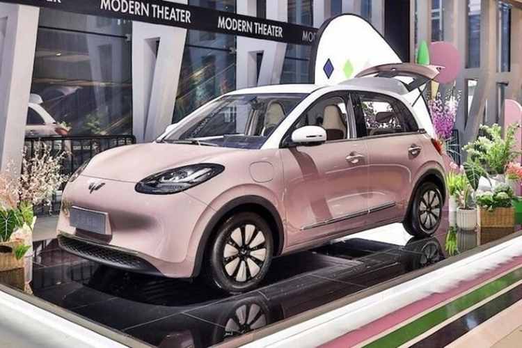 Kể từ khi xác nhận sẽ giới thiệu mẫu xe mới vào tháng 6/2024, TMT Motors cũng liên tục hé lộ hình ảnh mẫu xe điện Wuling Bingo này xuất hiện tại nhà máy ở Hưng Yên.