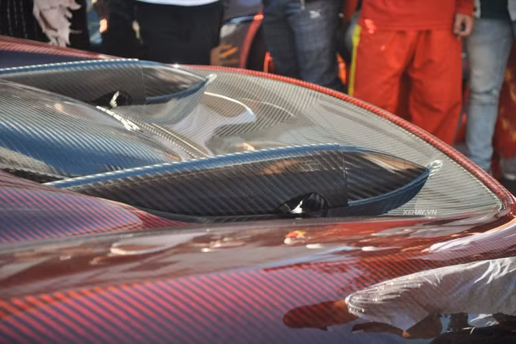 Siêu phẩm Koenigsegg Regera là mẫu xe kế nhiệm của đàn anh Koenigsegg Agera. Là một cực phẩm đúng nghĩa, do đó, Regera cũng chỉ được sản xuất giới hạn 80 chiếc trên toàn thế giới với trang bị động cơ là loại V8 5.0L