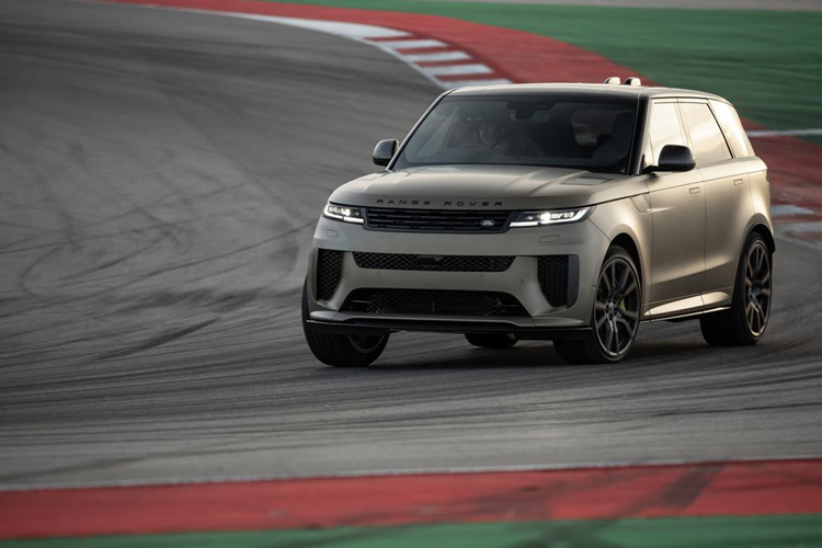  Range Rover Sport SV Twin Turbo V8 siêu sang vừa qua đã được thương hiệu thử nghiệm về hệ thống phanh, từ đây nêu ra lợi ích về hiệu suất dừng lại khi phanh cũng như độ bền của hệ thống Phanh Carbon Ceramic bằng cách thử nghiệm xe chạy hiệu năng cao trên các cung đường và kết thúc bằng 215 vòng đua chỉ với một bộ phanh đĩa và má phanh.