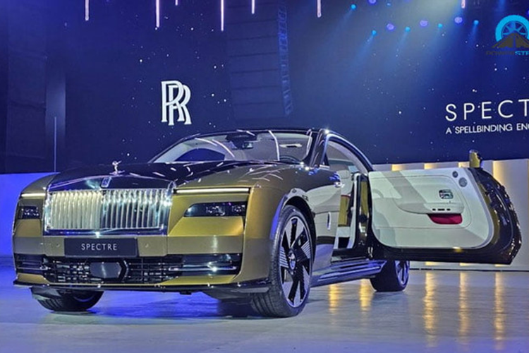 Xe chạy được 515 km theo chu trình thử nghiệm của EPA tại Mỹ, tức có thể phượt từ Sài Gòn đi Nha Trang chỉ sau 1 lần sạc đầy pin. Hãng xe Anh quốc chia sẻ 515 km là quá đủ cho khách hàng của mình sau khi nghiên cứu đầy đủ, bởi "thượng đế" của Rolls-Royce trong garage có vài chiếc xe trong garage, nên việc họ thường xuyên phải lái Rolls-Royce Spectre ra đường không nhiều.