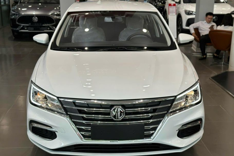 Cận cảnh MG5 MT "siêu rẻ" chỉ 295 triệu đồng tại Việt Nam - Hình 2 Can canh MG5 MT