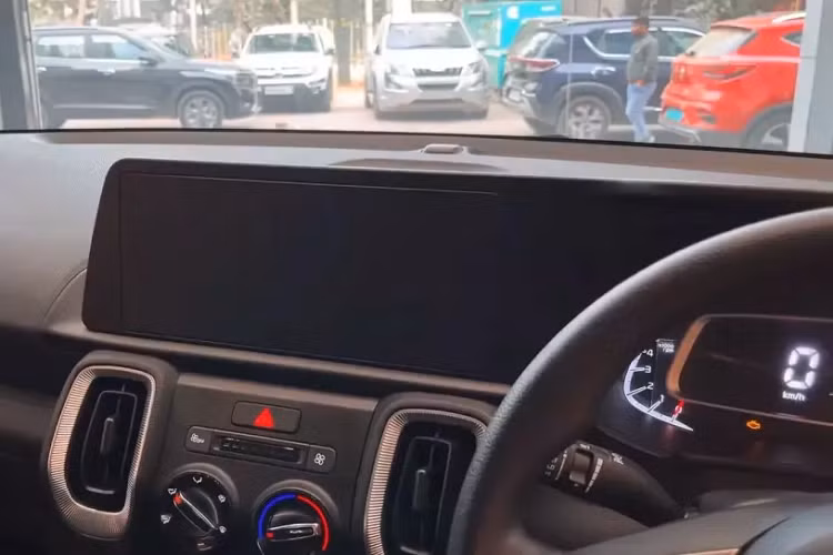 Động cơ này đi với hộp số sàn 5 cấp. Thứ hai là động cơ diesel 4 xi-lanh, dung tích 1.5L với công suất tối đa 116 mã lực. Động cơ này đồng hành với hộp số sàn 6 cấp.