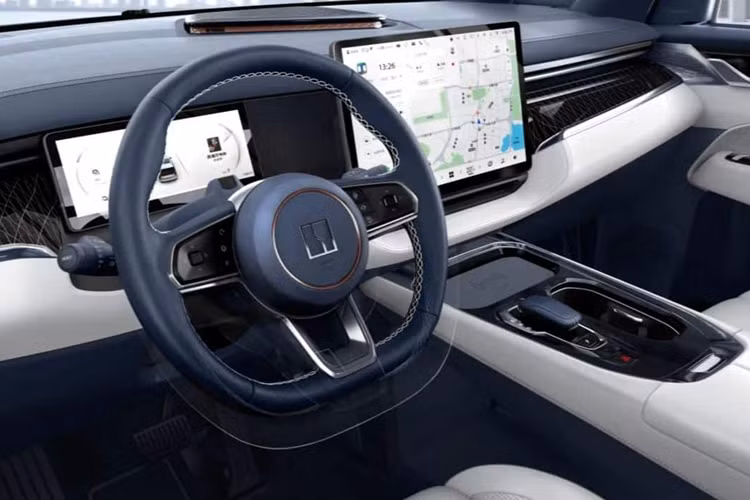 Nhìn ngang hông xe, tạo hình của Zeekr 009 2024 tương đối thẳng, vẫn giữ nguyên phong cách thiết kế của một chiếc MPV truyền thống. Xe được trang bị cửa trượt điện, bộ mâm kích thước 20 inch với thiết kế nan hoa dày đặc nổi bật. Hệ số cản của Zeekr 009 2024 khá thấp, đạt mức 0.27Cd.