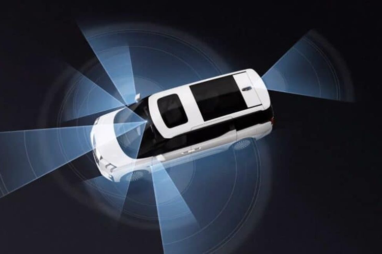 Cả hai mẫu xe đều sử dụng hệ thống dẫn động 4 bánh (AWD) với động cơ điện kép và bộ pin lithium CTP 3.0 Qilin của CATL. Mỗi động cơ điện có công suất 400 kW và mô-men xoắn 686 Nm, cho khả năng tăng tốc từ 0 đến 100 km/h trong 4,5 giây.