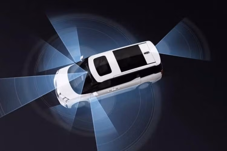 Cả hai mẫu xe đều sử dụng hệ thống dẫn động 4 bánh (AWD) với động cơ điện kép và bộ pin lithium CTP 3.0 Qilin của CATL. Mỗi động cơ điện có công suất 400 kW và mô-men xoắn 686 Nm, cho khả năng tăng tốc từ 0 đến 100 km/h trong 4,5 giây.