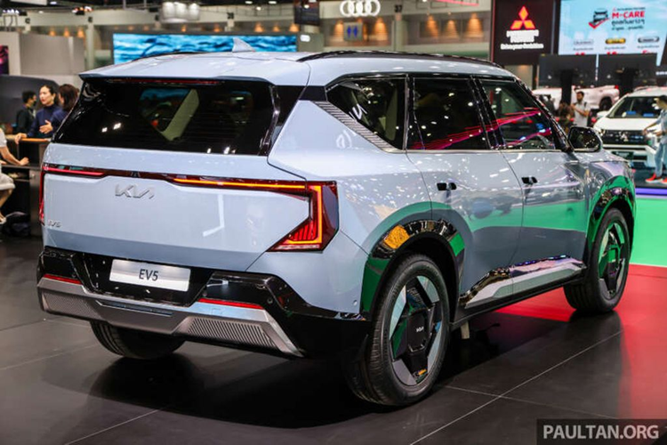 Cảm biến hỗ trợ đỗ xe phía trước/sau/bên sườn, hệ thống kiểm soát hành trình thích ứng, hỗ trợ giữ làn đường, hỗ trợ bám làn đường và ngăn va chạm phía trước.