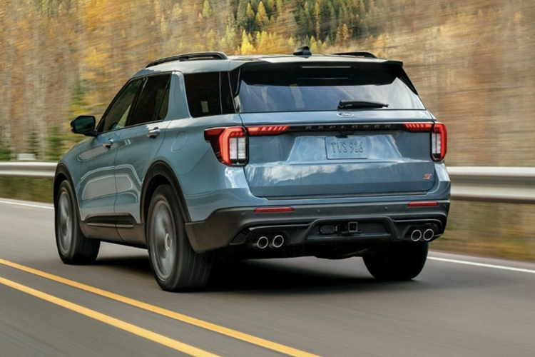 Thêm vào đó là 2 sạc điện thoại không dây trên cụm điều khiển trung tâm, 8 cổng sạc USB Type C và 3 nguồn điện 12V. Chất lượng của vật liệu nội thất cũng đã được cải thiện. Trong khi đó, gói công nghệ trợ lái nâng cao Ford Co-Pilot360 Assist+ được bổ sung những tính năng đầy đủ hơn.