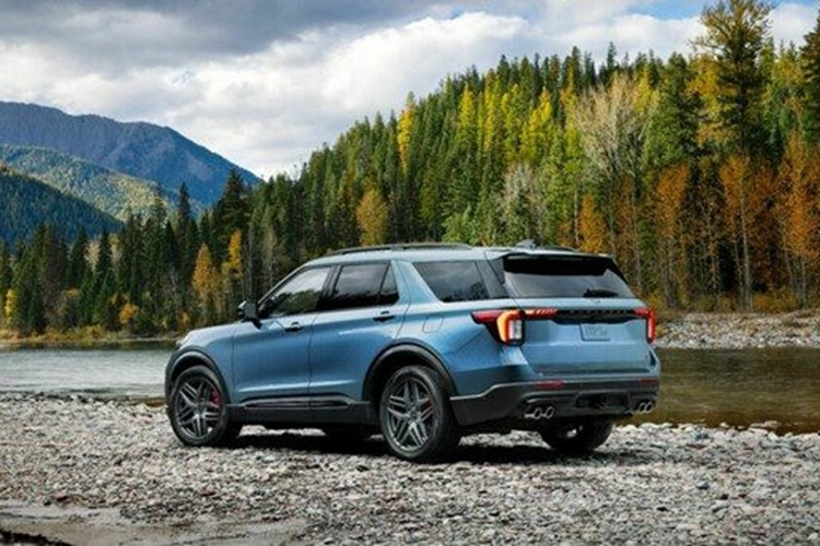 Động cơ cho công suất tối đa 300 mã lực và mô-men xoắn cực đại 420 Nm như cũ. Với bản ST cao cấp nhất, xe dùng động cơ Ecoboost V6, dung tích 3.0L, tạo ra công suất tối đa 400 mã lực và mô-men xoắn cực đại 563 Nm. Khác với trước đây, động cơ V6 này chỉ là trang bị tùy chọn thay vì tiêu chuẩn ở bản Platinum.