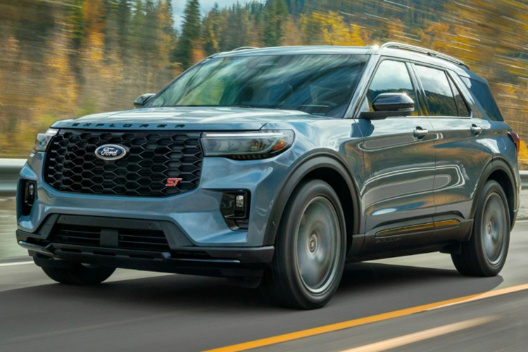 Cả hai động cơ EcoBoost đều kết hợp với hộp số tự động 10 cấp. Bản ST có thêm lẫy chuyển số thể thao trên vô lăng. Xe còn có hệ dẫn động cầu sau tiêu chuẩn và 4 bánh tùy chọn.