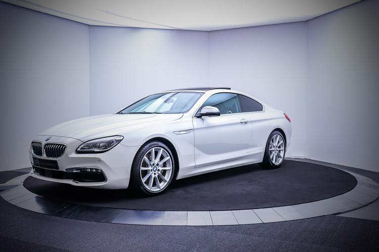 Tương tự, các thương hiệu hạng sang còn lại cũng rơi vào tình cảnh này, riêng Lexus giữ được thế cân bằng khi chỉ giảm nhẹ 36 xe. Nhìn chung, Mercedes-Benz trước mắt vẫn sẽ chiếm lĩnh phần lớn thị phần ở phân khúc xe sang. Nhưng thực tế đã có những “luồng hơi nóng” len lỏi từ phía sau.