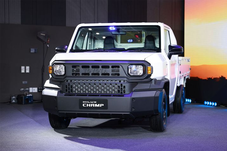 Theo Carscoops, để duy trì khả năng off-road nhưng với mức giá rẻ hơn, Land Cruiser FJ nhiều khả năng sẽ được trang bị nền tảng khung gầm hình thang của Toyota, dùng chung với mẫu bán tải Hilux Champ mới ra mắt gần đây.