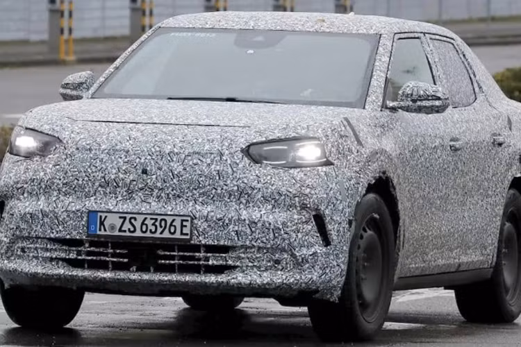 Năm ngoái, mẫu xe này cũng từng bị bắt gặp trên đường chạy thử nghiệm. Thiết kế của xe có nhiều nét tương đồng với một chiếc SUV điện khác cũng được phát triển dựa trên nền tảng MEB của VW là Cupra Tavascan.