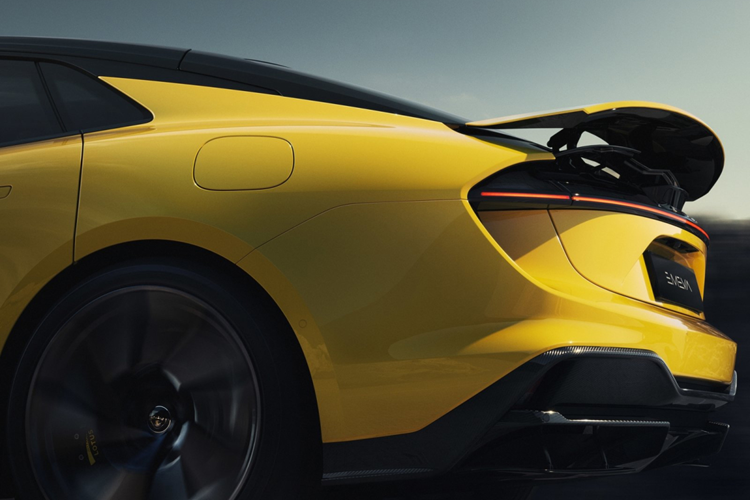 Đồng thời, theo thông tin chính thức được công bố trước đó, Lotus Emeya có thời gian tăng tốc từ vị trí xuất phát lên 100 km/h chỉ trong 2,78 giây và có thể đạt tốc độ tối đa 256 km/h.