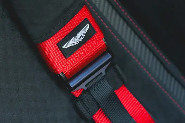 Nhà đấu giá xe Aston Martin Valkyrie kỳ vọng nó sẽ được bán với giá từ 2,6 triệu đến 3 triệu đô la. Điều này có nghĩa là nó có thể ngang bằng với mức giá 3 triệu đô la mà một chiếc Aston Martin Valkyrie khác mà RM đã bán vào đầu năm nay thu được.