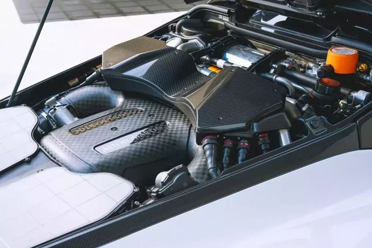 Điều thú vị là Aston Martin Valkyrie có giá khởi điểm khoảng 3 triệu đô la, vì vậy mặc dù rất hiếm và được mong muốn, nhưng giá trị của nó dường như không tăng như một số siêu xe khác.