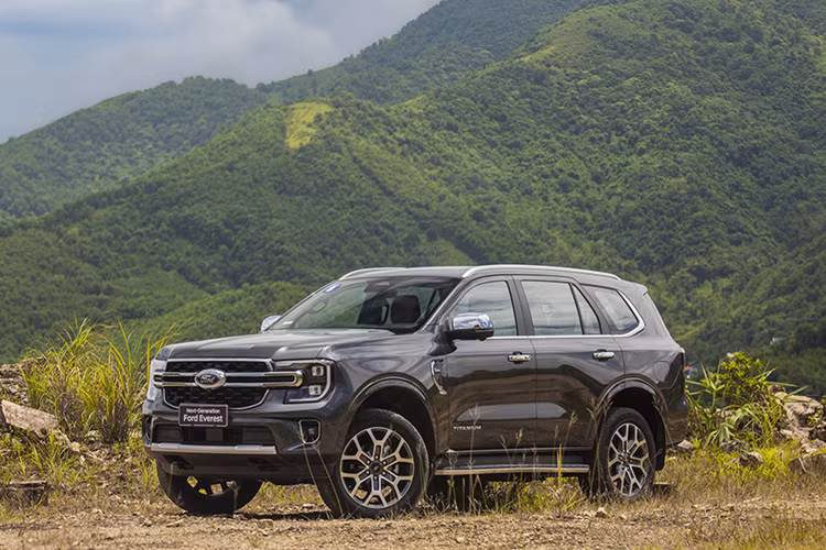  Ford Everest: 7.153 xe Kết thúc 9 tháng năm 2024, Ford Everest tiếp tục có mặt trong top 10 xe bán chạy nhất với vị trí số 7, với doanh số đạt 7.153 xe. Hiện Everest đang được phân phối tại Việt Nam với 6 phiên bản, đi cùng giá bán dao động 1,099 - 1,545 tỷ đồng.
