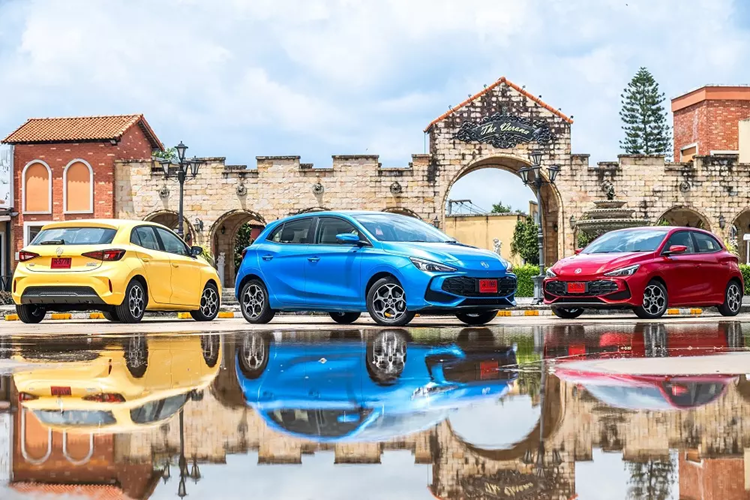 Khi mua MG3 2025, khách hàng Thái Lan có thể chọn 1 trong 6 màu sắc là trắng, đen, xám, đỏ, xanh dương và vàng. Hiện chưa rõ sau Thái Lan, mẫu xe hạng B này có được đưa về bán ở Việt Nam hay không.