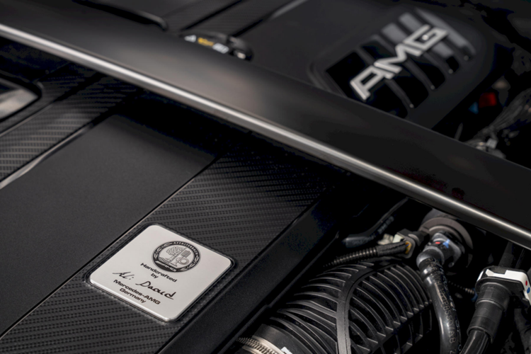 C43 4Matic là mẫu xe AMG được MBV lắp ráp trong nước và có mức độ hoàn thiện như bản nhập khẩu nguyên chiếc từ Đức theo tiêu chí “One Man, One Engine” duy trì khi nhập khẩu nguyên khối động cơ từ nhà máy tại Affalterbach, Đức.