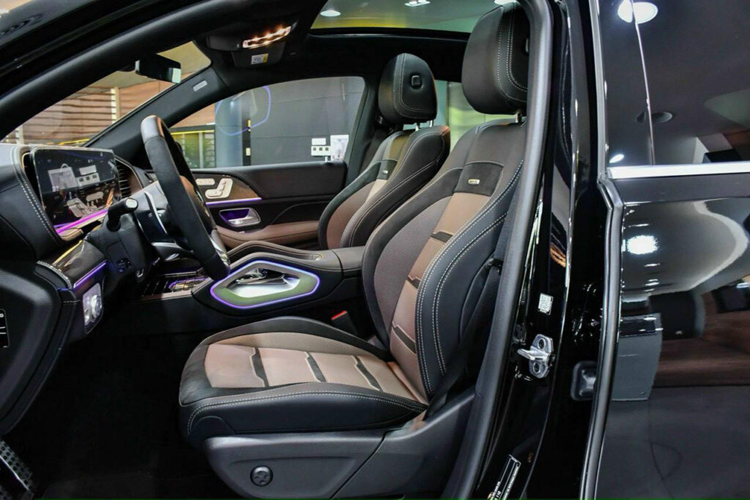 Mercedes-AMG GLE 53 4MATIC+ trang bị khối động cơ 6 xy-lanh, dung tích 3.0L, sản sinh công suất 435 mã lực và mô-men xoắn 520 Nm, mạnh nhất phân khúc.