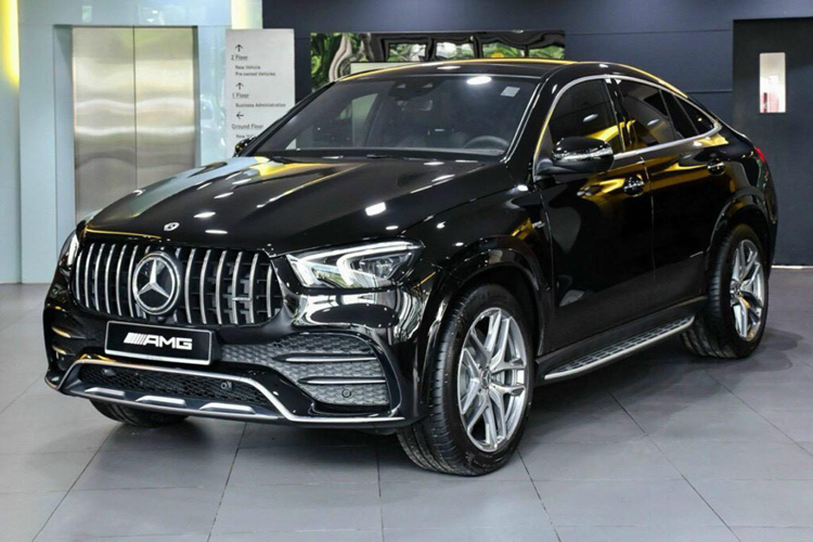  Mercedes-AMG GLE 53 4MATIC+ Coupe giảm 490 triệu đồng Mẫu xe SUV Mercedes-AMG GLE 53 4MATIC+ Coupe vừa được điều chỉnh giá mới là 4,699 tỷ đồng, giảm gần 490 triệu đồng. GLE 53 4MATIC+ là đối thủ của BMW X6 và Audi Q8.