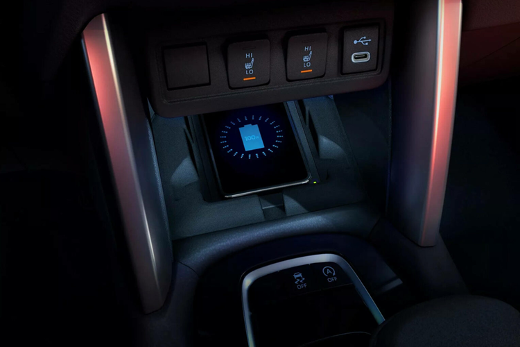 Phần truyền động dự kiến không có gì thay đổi. Đầu tiên là động cơ 4 xi-lanh hút khí tự nhiên, dung tích 2.0 lít kết hợp với hộp số CVT, cho công suất tối đa 169 mã lực và có thể kết hợp với hệ dẫn động cầu trước hoặc bốn bánh. Cao cấp hơn là phiên bản hybrid với động cơ 4 xi-lanh 2.0 lít, pin lithium-ion và 3 mô-tơ điện, tạo ra tổng công suất 196 mã lực.