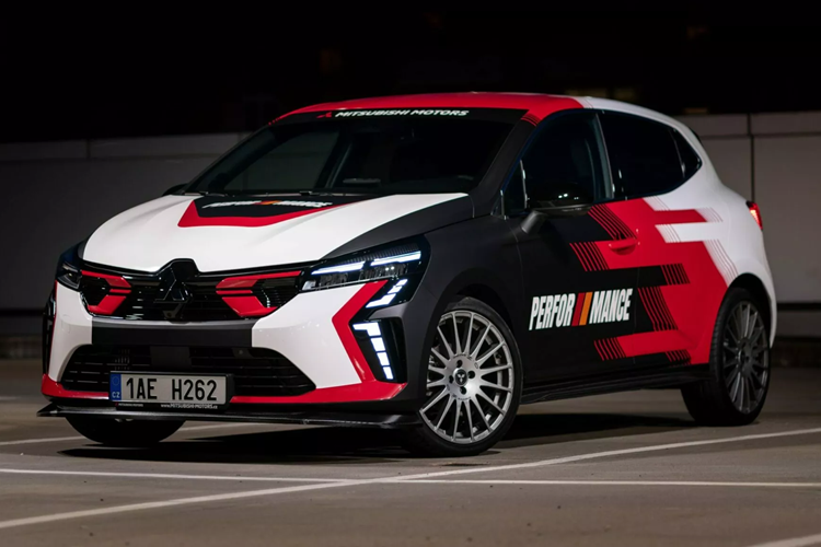 Một chi nhánh Mitsubishi tại Séc đã đưa ra một ý tưởng táo bạo khoác lên mình lớp áo Rally một chiếc Renault Clio được đổi tên, lắp thêm bộ mâm xe lớn hơn và tăng thêm 27% công suất để tạo ra một phiên bản đặc biệt của Mitsubishi Colt Performance mới.