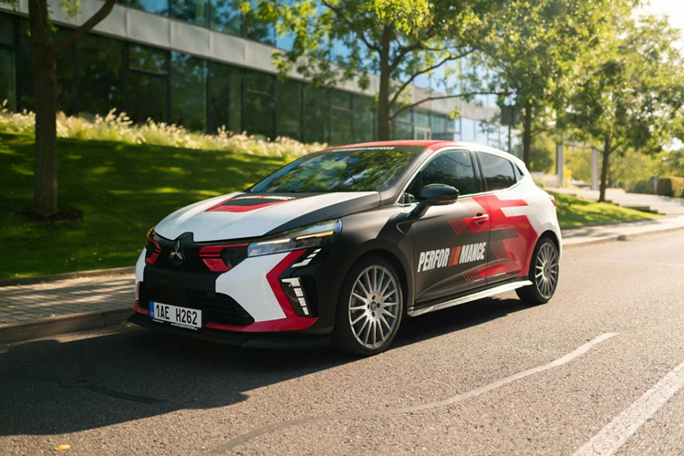 Điều này cho thấy phiên bản chuyển đổi này sẽ được bán tại Cộng hòa Séc thay vì chỉ là phiên bản duy nhất.