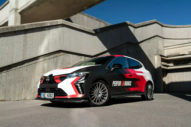 Đội ngũ phát triển mẫu Mitsubishi này tuyên bố rằng công suất tăng đáng kể do trọng lượng nhẹ của siêu xe này, với trọng lượng 1.097 kg ở dạng không điện. Hiện chưa có thông tin nào đề cập đến việc nâng cấp khung gầm, nghĩa là Colt vẫn giữ nguyên hệ thống treo tiêu chuẩn.