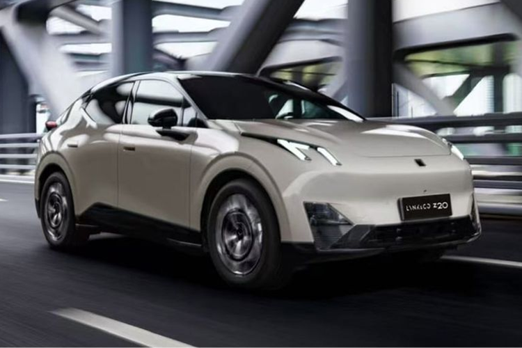 Về kích thước, SUV điện Lynk &amp; Co 02 mới có số đo dài x rộng x cao lần lượt là 4460 x 1845 x 1573 mm với chiều dài cơ sở là 2755 mm. Nhờ hình dáng thân xe thanh mảnh, mẫu xe mới nhất của thương hiệu này tự hào có hệ số cản là 0,25 Cd.